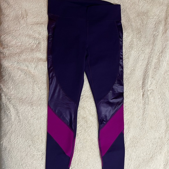 Fabletics Salar Statement Powerhold Legging Plum/Tulip Medium NWOT - Picture 4 of 12